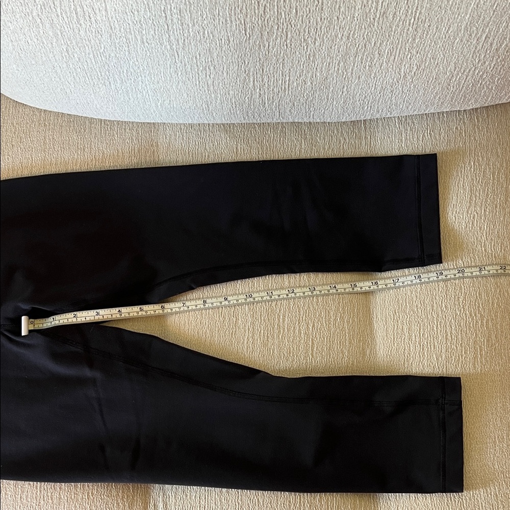 Lululemon Cropped Black Leggings EUC Size 6 - Picture 5 of 8
